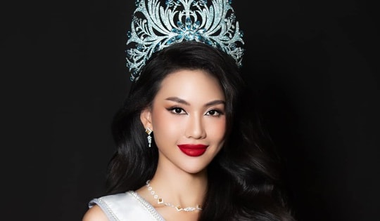 Hoa hậu Bùi Quỳnh Hoa bị buộc thôi học