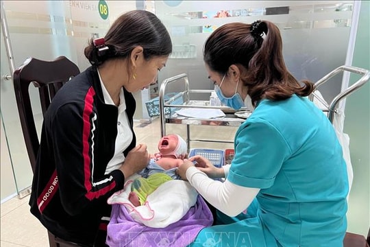 Trẻ mắc ho gà có những biểu hiện đặc trưng nào?
