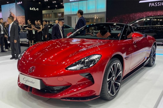 MG Cyberster - xe mui trần chạy điện giá 68.500 USD