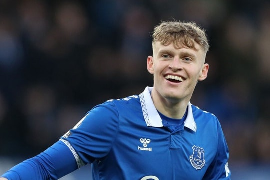 MU mua trung vệ "xịn", thanh lý ngay Maguire và Varane