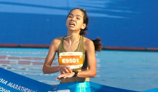 Đánh bại Lê Thị Tuyết, Hoàng Thị Ngọc Hoa vô địch marathon quốc gia 2024