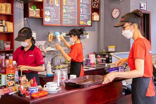 Sinh viên lo sống chật vật nếu bị siết giờ làm thêm
