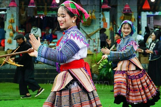 Rộn ràng "Sắc màu văn hóa các dân tộc Việt Nam" trong tháng 4