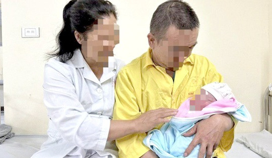 Đề xuất chồng được nghỉ tối thiểu 10 ngày khi vợ sinh thường, gấp đôi khi sinh đôi, sinh mổ