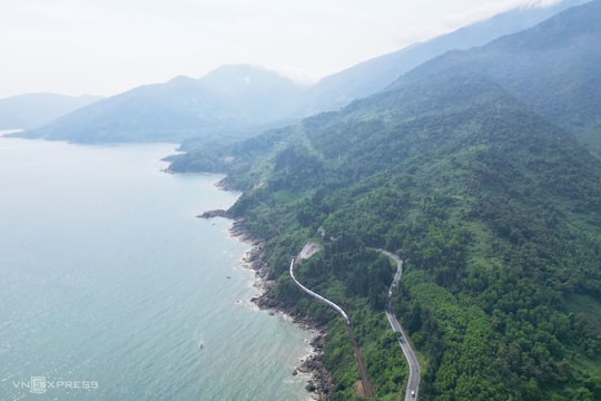 Luxury train journey to explore one of world's most beautiful bays Lang Co