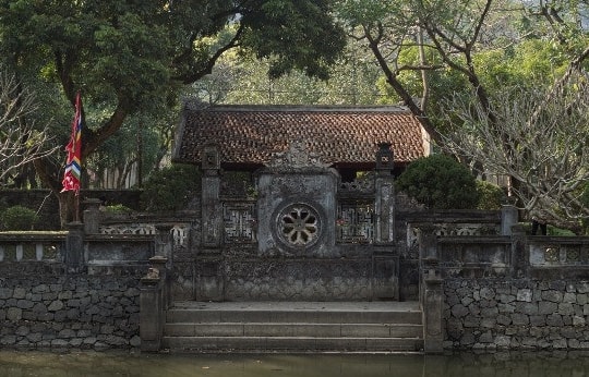 Đến Cố đô Hoa Lư, thăm ngôi đền cổ nổi tiếng linh thiêng