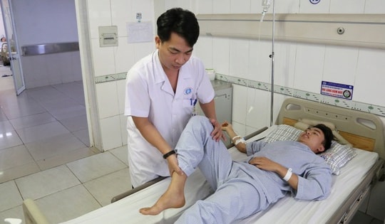 Đau lưng, mỏi chân cũng có thể là dấu hiệu của u tủy