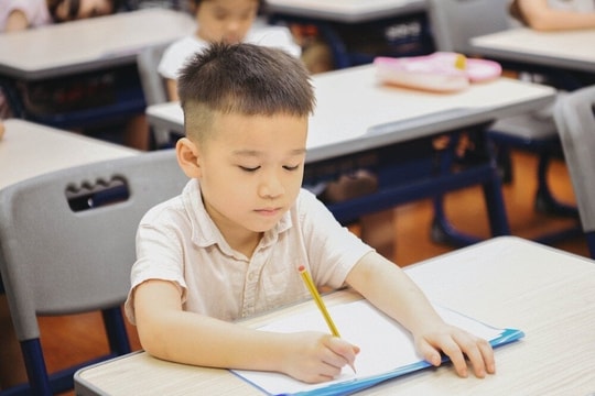 Sợ con bị cô lập, phụ huynh đua nhau đăng ký học thêm trước khi vào lớp 1