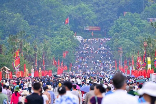 Náo nức về hội Đền Hùng