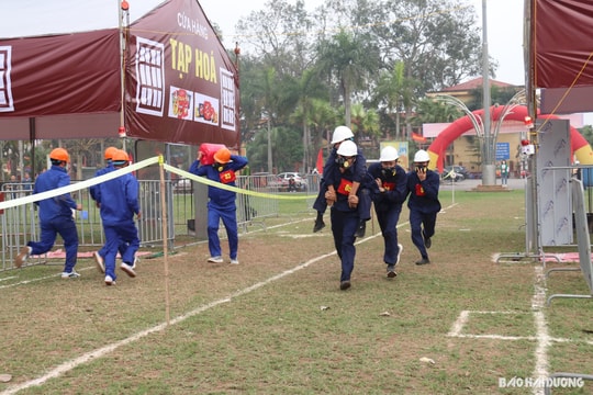 Huyện đầu tiên ở Hải Dương thi nghiệp vụ chữa cháy, cứu hộ