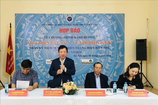 Văn nghệ sĩ hành hương về nguồn "Qua miền Tây Bắc - Về với Điện Biên"