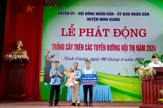Ninh Giang tiếp nhận hơn 700 triệu đồng ủng hộ trồng cây trên các tuyến đường nội thị