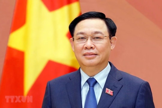 Chủ tịch Quốc hội lên đường thăm chính thức nước Cộng hòa Nhân dân Trung Hoa