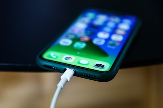 Sạc nhanh iPhone gây ra tác dụng phụ?