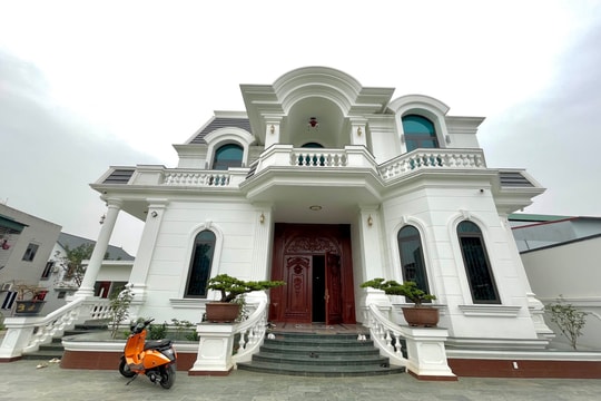 Ngắm ngôi biệt thự của "Đứa con thần gió" Văn Toàn