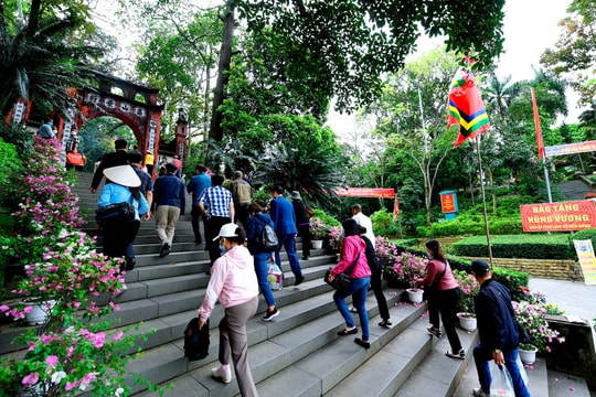 Nhớ nguồn cội, nghĩ đạo làm người