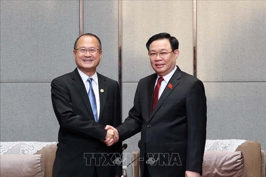 Chủ tịch Quốc hội Vương Đình Huệ tiếp lãnh đạo một số tập đoàn của Trung Quốc