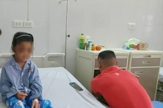 Dùng thước kẻ gõ đầu học sinh, nữ giáo viên ở Quảng Ninh bị đình chỉ giảng dạy