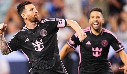 Messi kiến tạo và lập siêu phẩm giúp Inter Miami ngược dòng