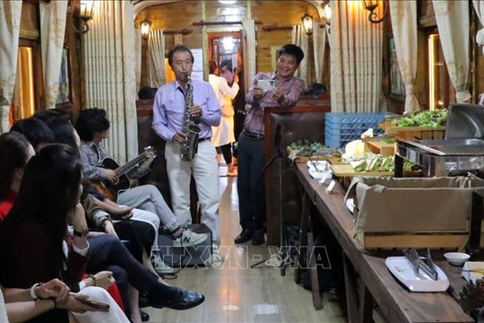 Hào hứng trải nghiệm xe lửa đêm Đà Lạt