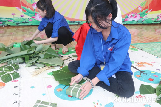 Học sinh Nam Sách tham gia nhiều hoạt động nhớ về nguồn cội