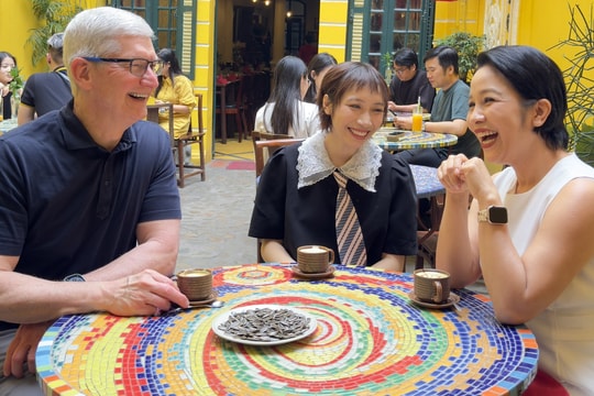 Tim Cook "xin chào Việt Nam", uống cà phê trứng, cắn hạt hướng dương