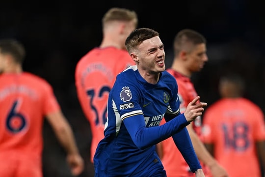 Cole Palmer ghi 4 bàn giúp Chelsea giành chiến thắng "hủy diệt"