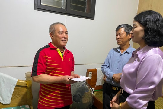 Tứ Kỳ tổ chức thăm, tặng quà người khuyết tật khó khăn