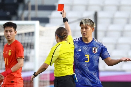 "Mưa" thẻ đỏ chưa từng có ở vòng chung kết U23 châu Á 2024