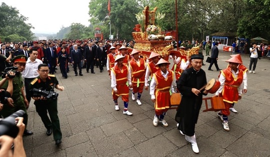 Lễ dâng hương Giỗ Tổ Hùng Vương