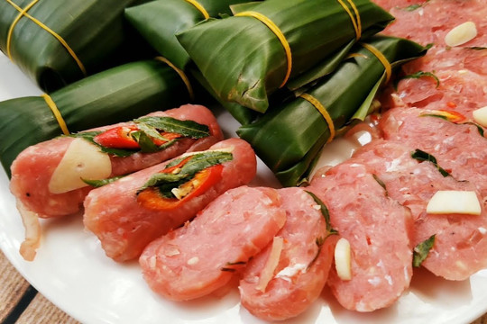 Viêm màng não vì sở thích ăn nem chua, thịt lợn tái