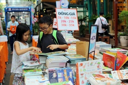 Mong một "cú huých" để có "xã hội đọc sách"