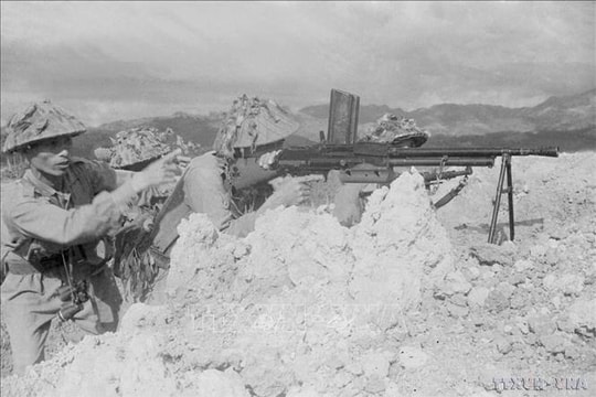 Ngày 20/4/1954 quân ta đánh bại nhiều đợt phản kích, chuẩn bị trận địa đánh chiếm sân bay Mường Thanh và đồi A1