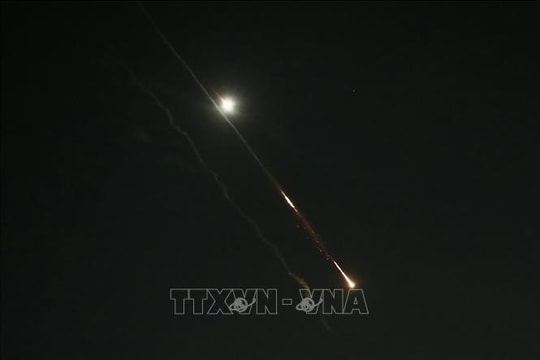 Israel tấn công tên lửa vào Iran