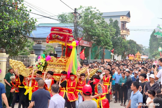 Hàng nghìn người tham dự lễ hội nghè, chùa Gia Cốc (Thanh Miện)