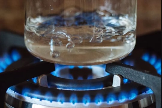 Phát hiện cách loại bỏ tới 80% hạt vi nhựa trong nước uống hàng ngày