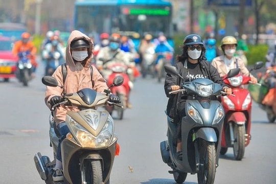 Hải Phòng ngày nắng, chiều tối và đêm đề phòng mưa dông
