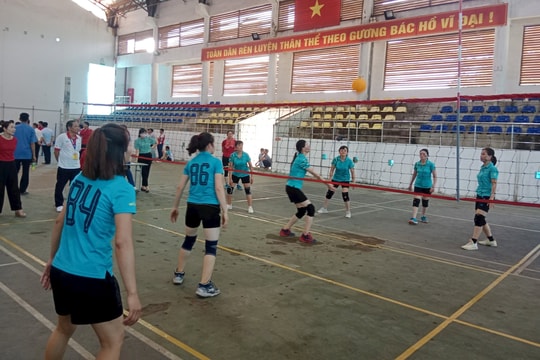 2 đội giành giải nhất bóng chuyền hơi công nhân, viên chức, lao động huyện Ninh Giang