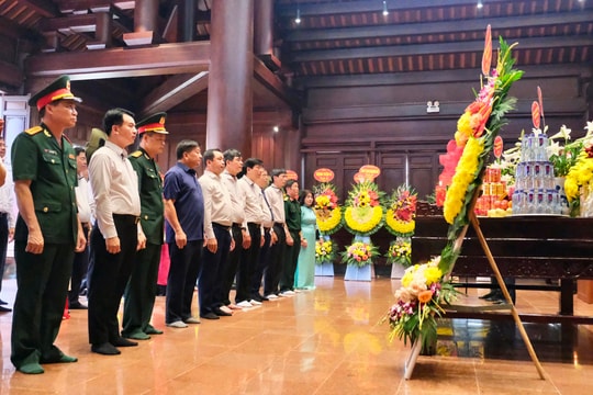 Đoàn công tác của tỉnh Hải Dương viếng Đền thờ liệt sĩ tại chiến trường Điện Biên Phủ