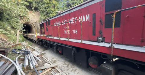 Khắc phục xong sự cố hầm Bãi Gió, đường sắt Bắc - Nam thông tuyến