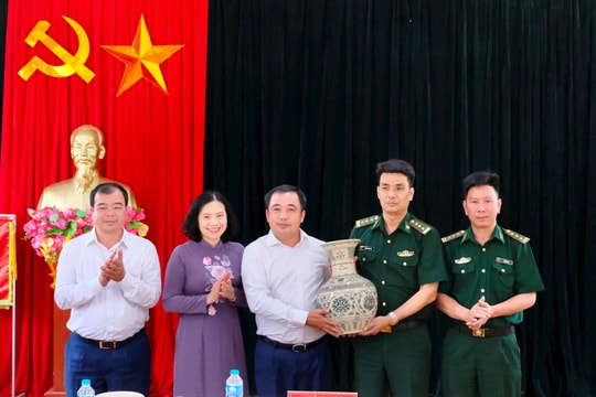 Hải Dương thăm, tặng quà Đồn biên phòng cửa khẩu quốc tế Tây Trang