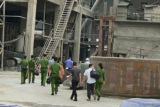 Lò quay xi măng bất ngờ hoạt động khi đang sửa, 7 công nhân tử vong