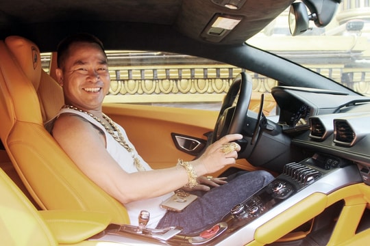 Ngắm siêu xe Lamborghini đẹp long lanh mới tậu của "đại gia đồng nát" Nghệ An
