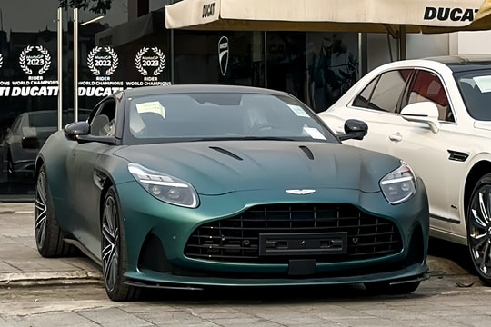 Siêu xe Aston Martin DB12 xuất hiện tại Hà Nội, giá đồn đoán trên 15 tỷ