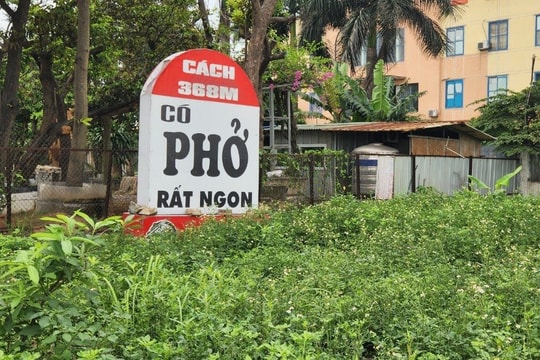 Biển quảng cáo cỡ lớn nhái biển báo giao thông ở Cẩm Giàng