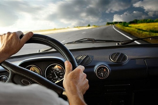 Kính giảm tốc xe ô tô là gì?