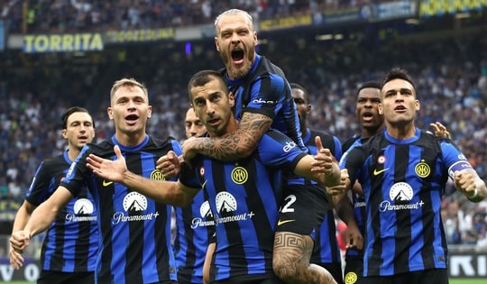 Thắng AC Milan, Inter Milan lên ngôi vô địch Serie A sớm 5 vòng đấu