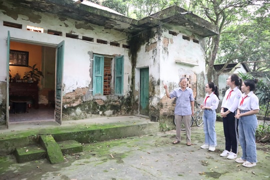 Người trăn trở với phố huyện văn chương