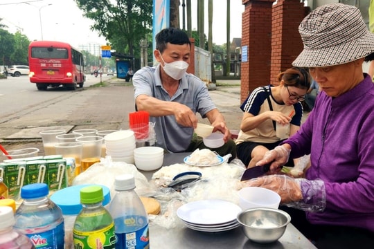 Lo ngại đồ ăn trước cổng doanh nghiệp