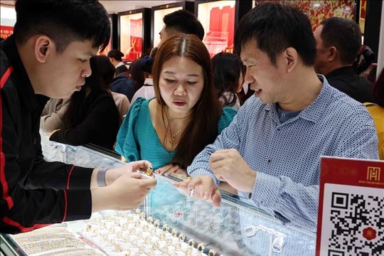 Sát giờ đấu thầu vàng lần 2 ngày 25/4, SJC giảm 700.000 đồng/lượng